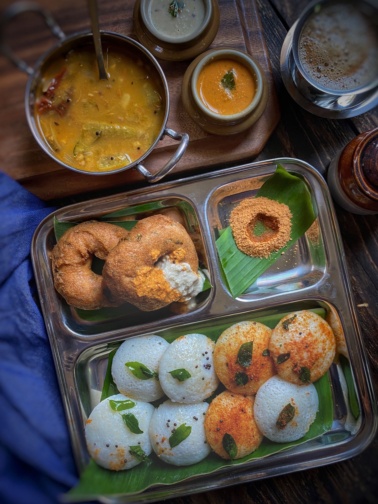 A stack of soft white Ari Pathiri (Malabar rice flatbreads) with a chicken curry.