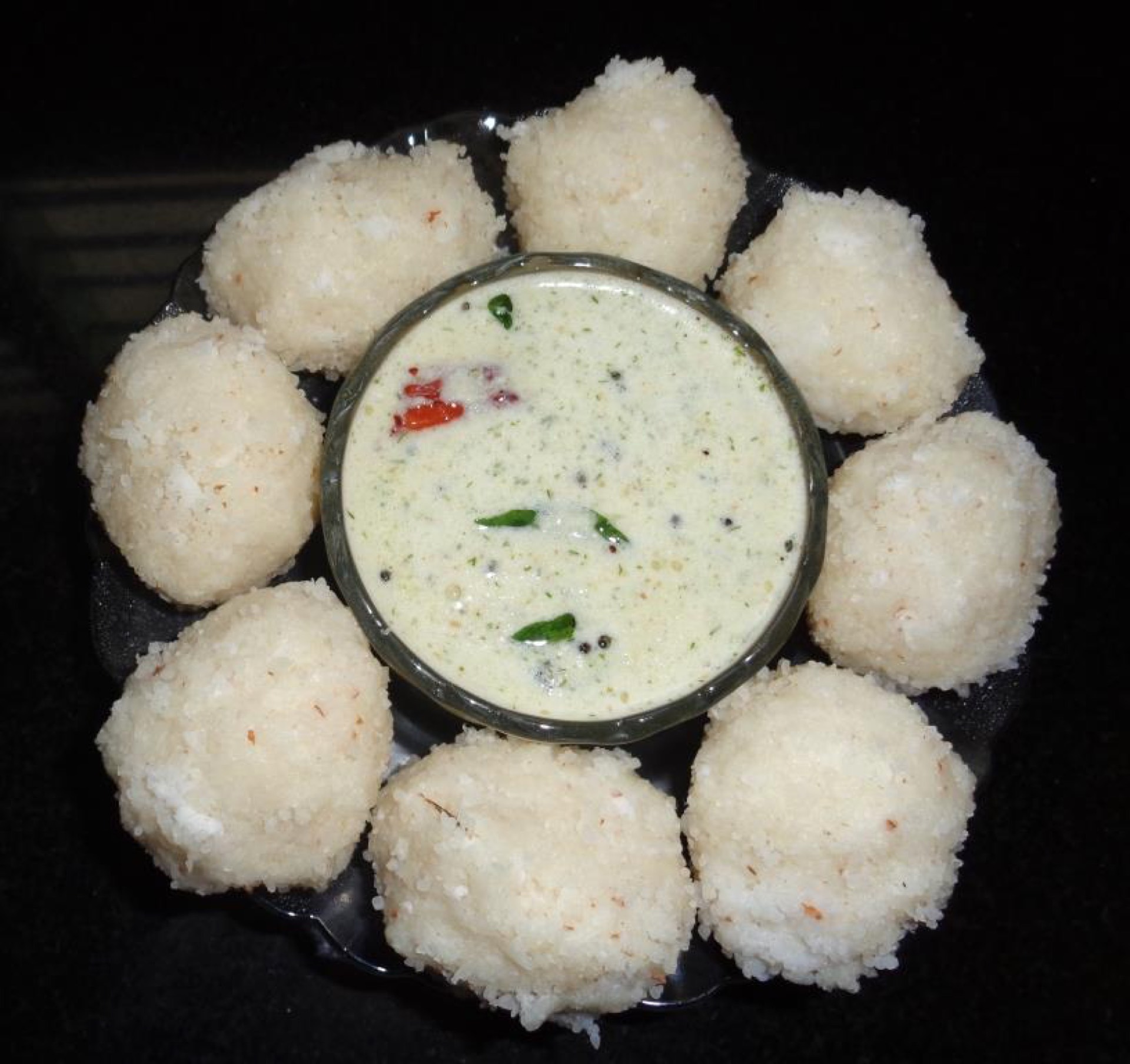 Steamed rice-flour parcels of the ada family - the dough tradition Kozhi Ada comes from.